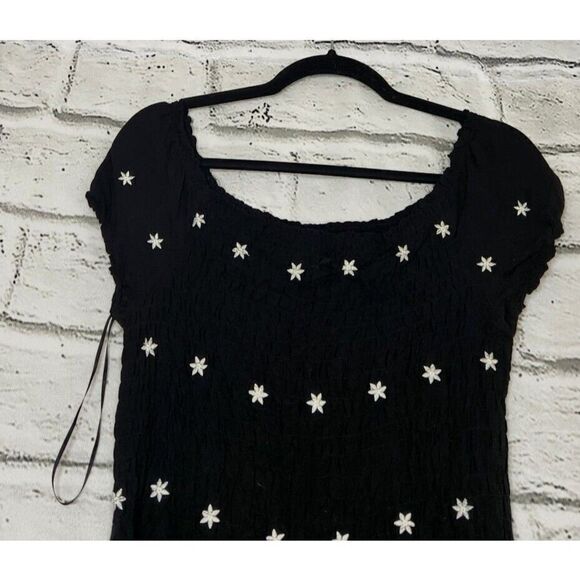 Love Tree Women's Black Floral Mini Short-Sleeved Dress L Stretch Embroidered - Picture 3 of 6